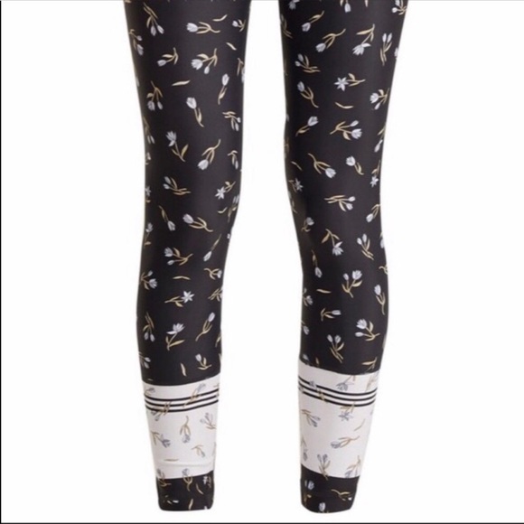 The Upside Floral High Waisted midi Leggings tulip - Picture 3 of 7